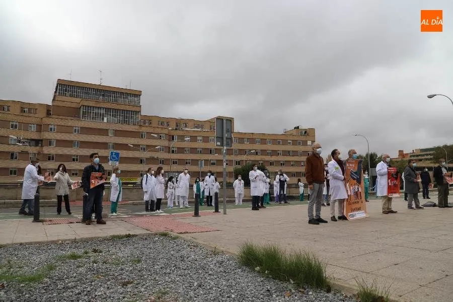 Foto 2 - Medicos salmantinos se unen a la movilizaci&oacute;n contra la contrataci&oacute;n de profesionales&nbsp;sin...