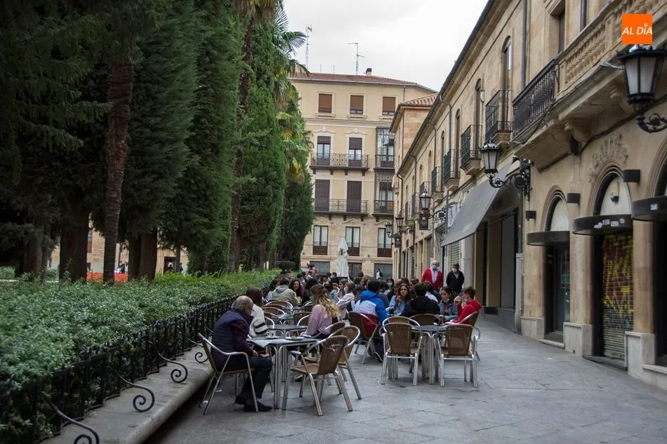 Terrazas de hosteleros en la plaza de la Libertad. Foto de archivo