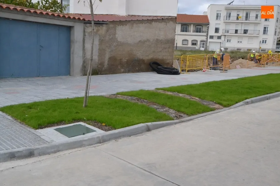 Foto 9 - Concluyen las obras de la calle Tajo, en las que se ha aprovechado para cambiar la imagen de...