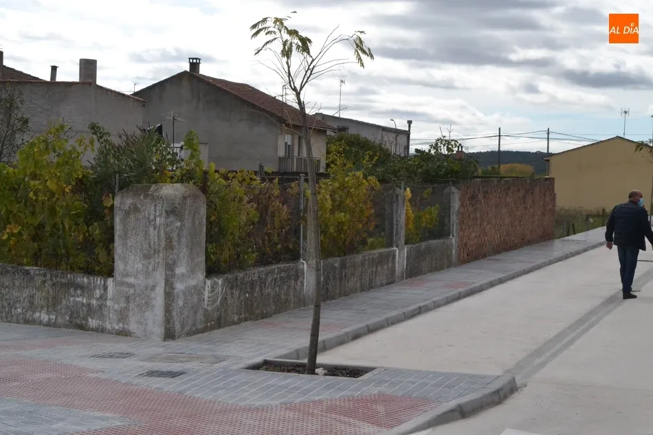 Foto 7 - Concluyen las obras de la calle Tajo, en las que se ha aprovechado para cambiar la imagen de...