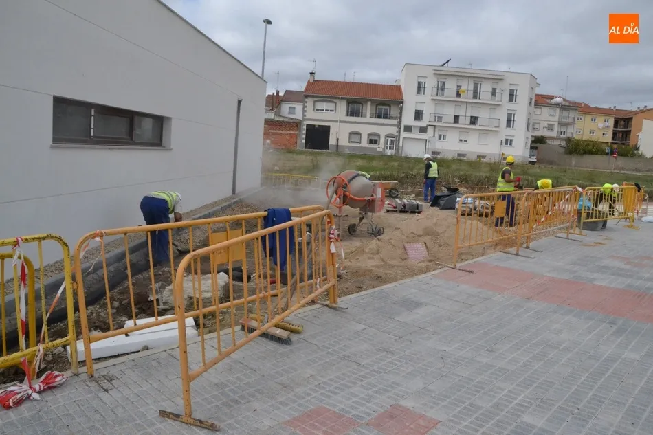 Foto 4 - Concluyen las obras de la calle Tajo, en las que se ha aprovechado para cambiar la imagen de...