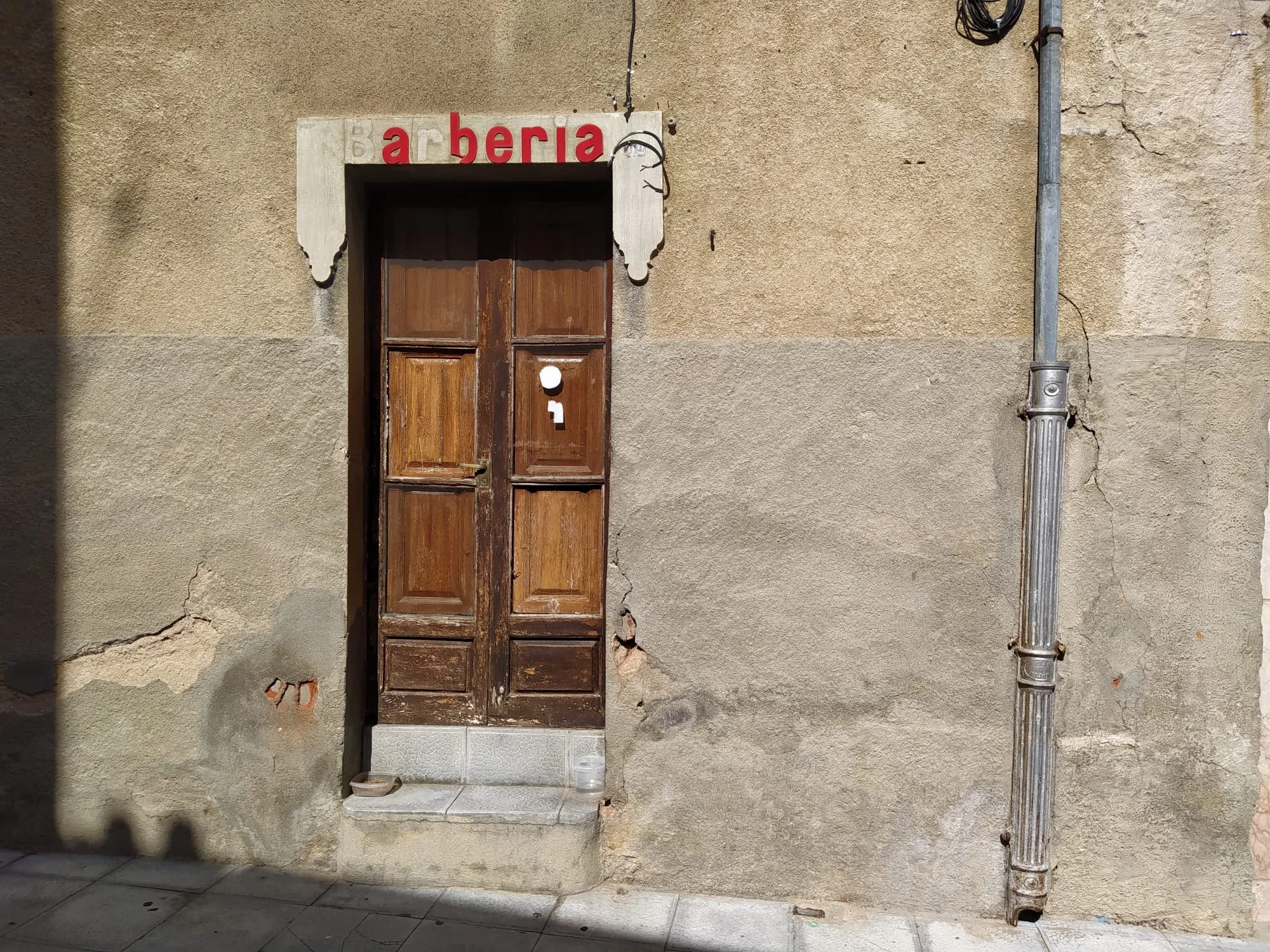 Un pueblo o se mueve, o se muere