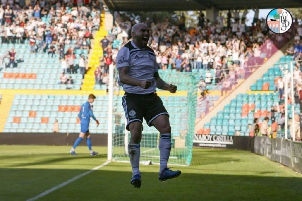 Jehu Chiapas celebra un gol con el Salamanca UDS / Salamanca CF UDS