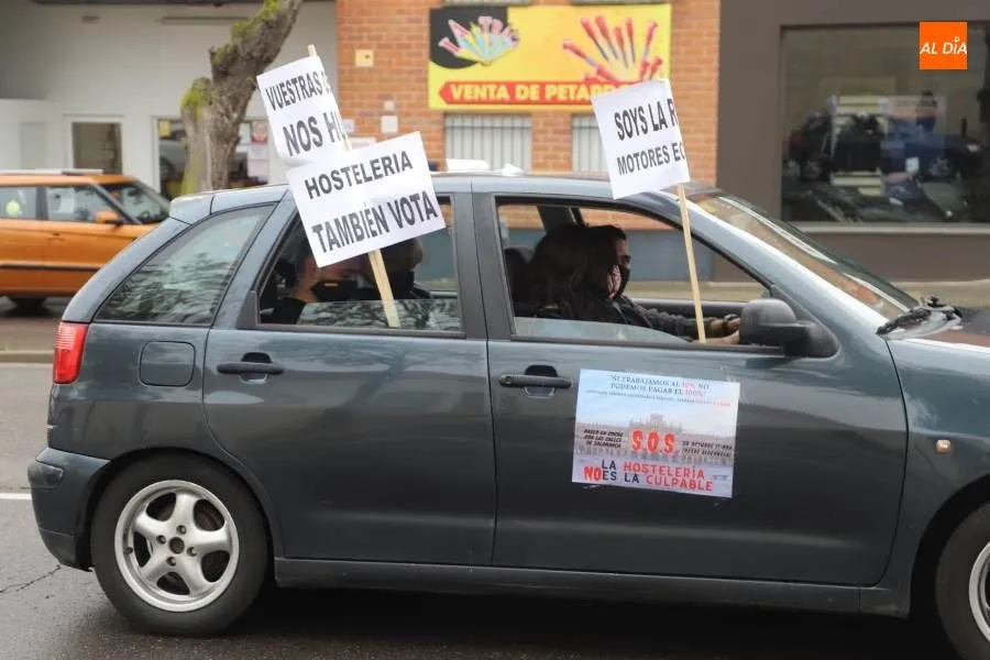 Foto 5 - Caravana de hosteleros salmantinos para pedir m&aacute;s ayudas y menos restricciones a sus negocios
