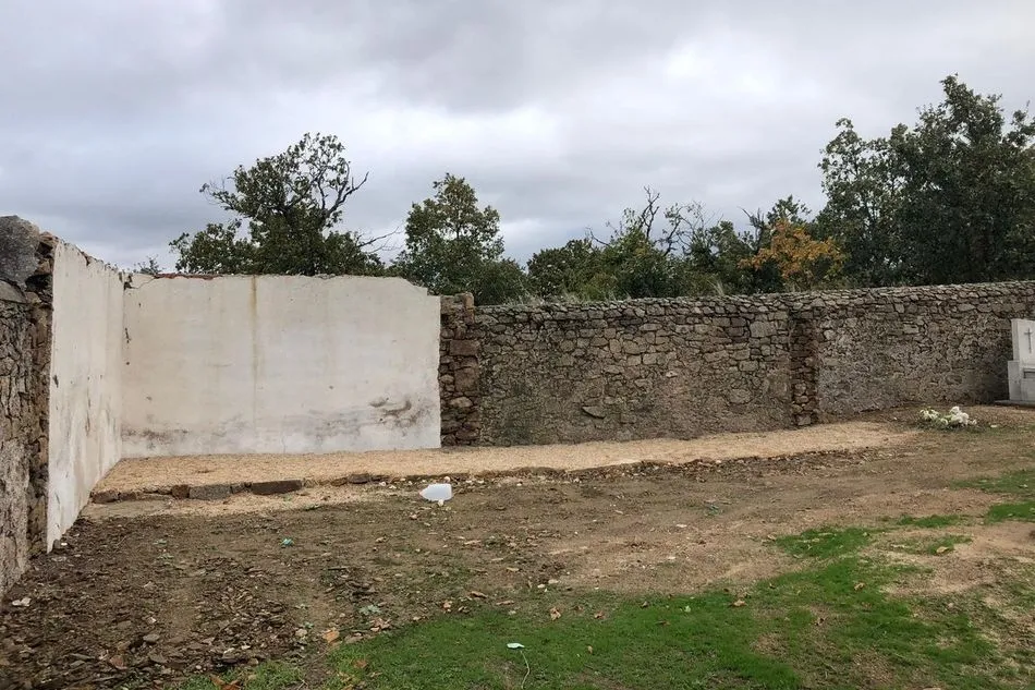 Foto 4 - El Ayuntamiento de Barruecopardo&nbsp;realiza mejoras en el cementerio municipal por 21.000 euros  