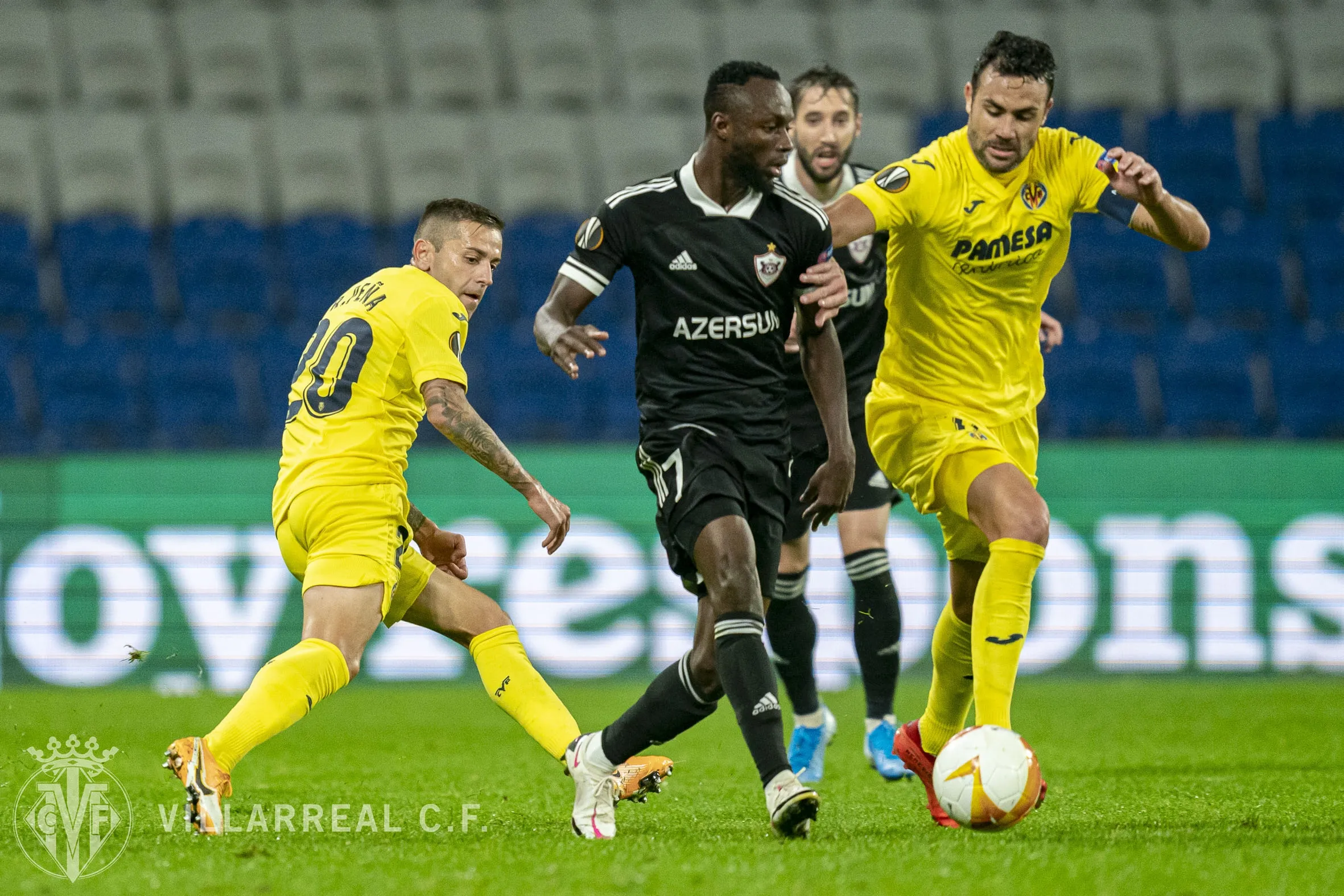 Foto 2 - El d&iacute;scolo Owusu, ex del Salamanca UDS, titular con el Qarabag en la Europa League ante el...