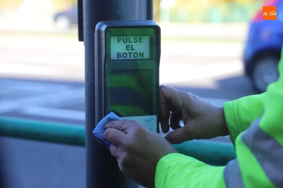 Instalación de uno de estos protectores. Foto de Lydia González