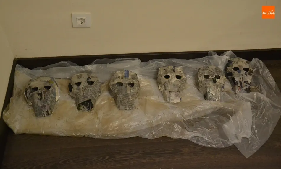 Foto 2 - El Centro Joven entra en funcionamiento con un taller de m&aacute;scaras catrinas  