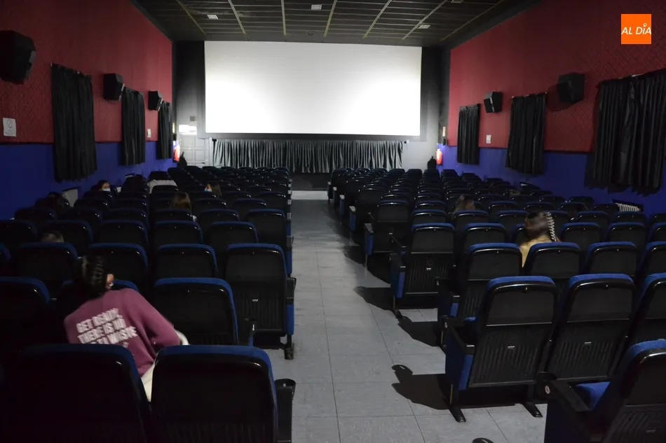 Una veintena de jóvenes abre la celebración de Halloween con ‘La autopsia de Jane Doe’  