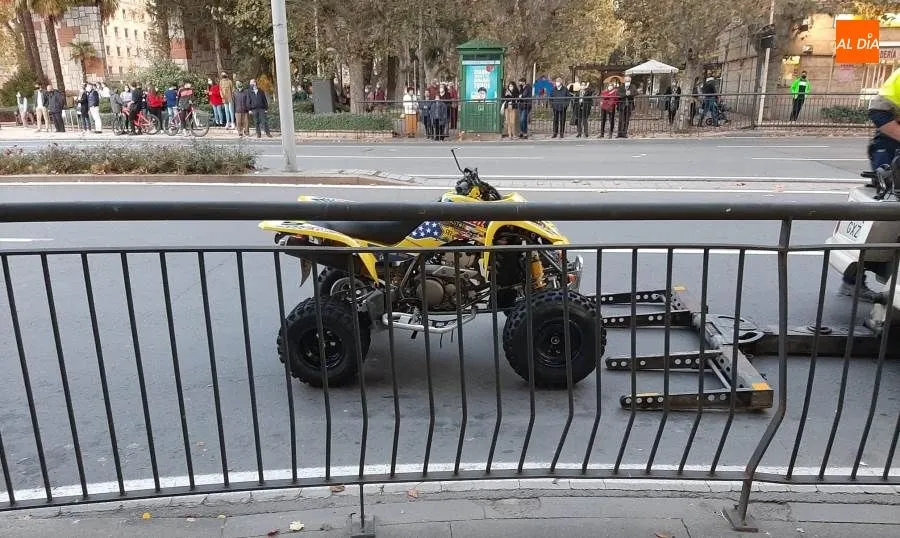 Foto 3 - Un quad colisiona con un turismo en pleno centro de Salamanca