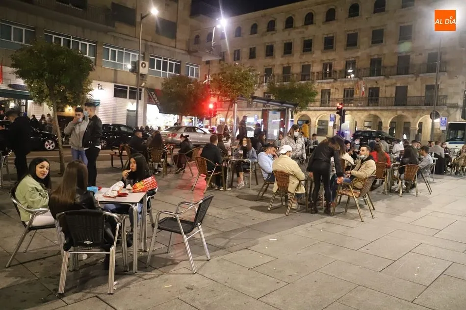 Foto 4 - Calles y terrazas llenas en Salamanca en el primer s&aacute;bado de confinamiento perimetral