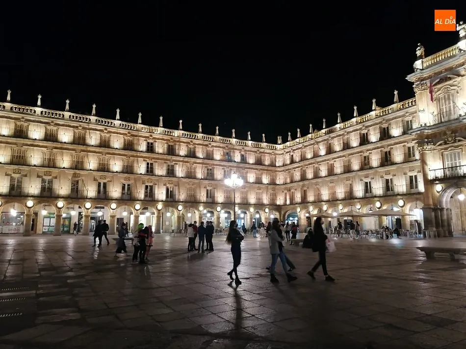 Foto 4 - La Polic&iacute;a Nacional incauta bengalas y petardos a manifestantes en el centro de Salamanca