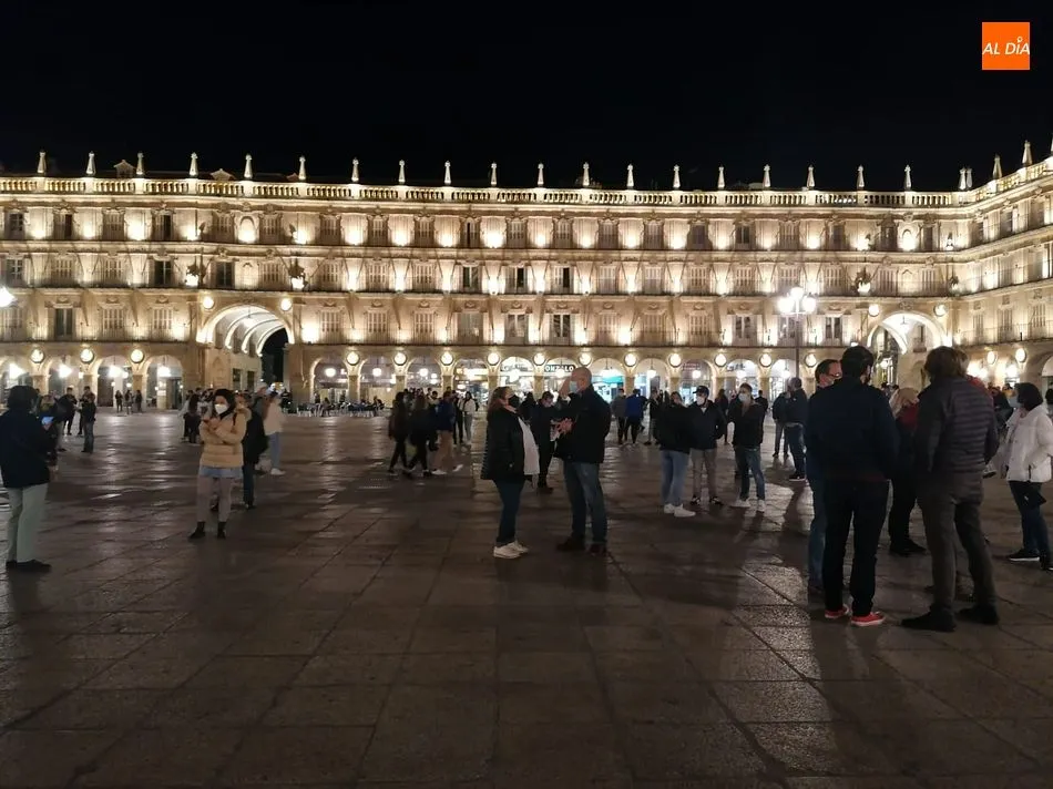 Foto 3 - La Polic&iacute;a Nacional incauta bengalas y petardos a manifestantes en el centro de Salamanca