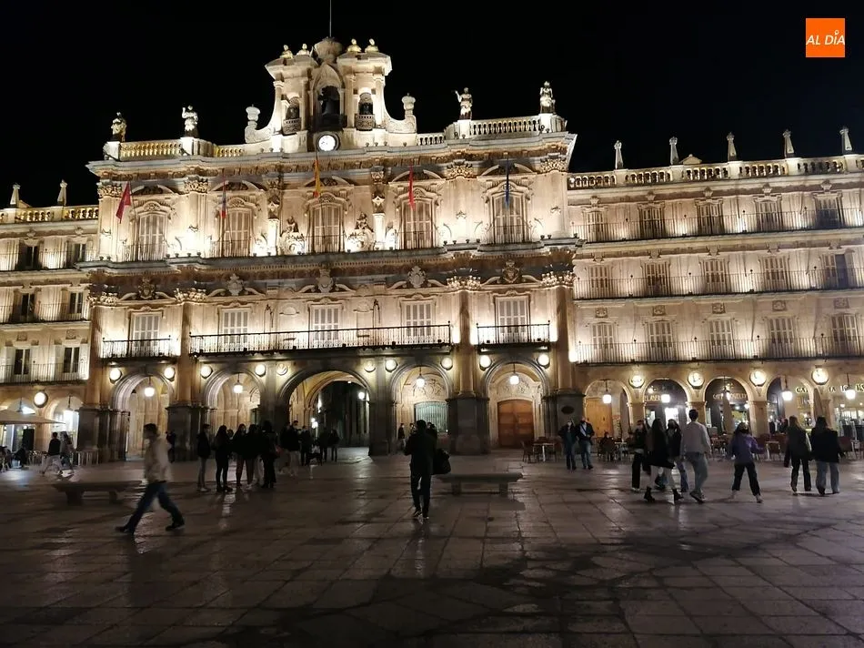 Foto 2 - La Polic&iacute;a Nacional incauta bengalas y petardos a manifestantes en el centro de Salamanca