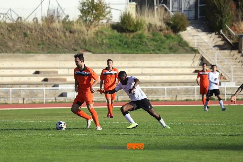 Foto 7 - Un gol de Ibra Keita rescata un punto de oro para el filial del Salamanca UDS ante una s&oacute;lida...