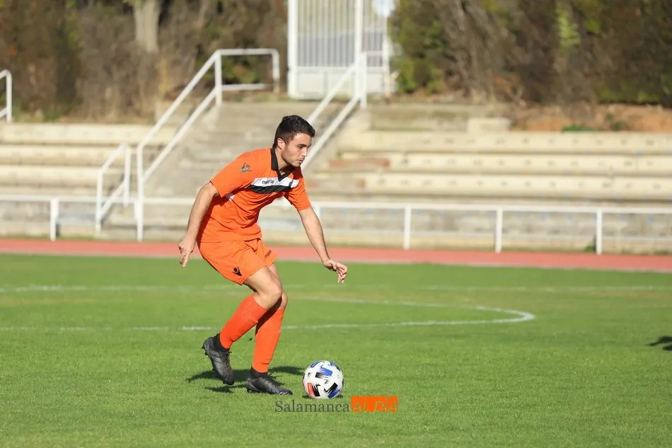 Foto 6 - Un gol de Ibra Keita rescata un punto de oro para el filial del Salamanca UDS ante una s&oacute;lida...