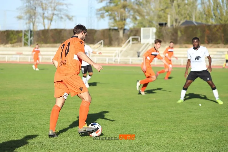 Foto 5 - Un gol de Ibra Keita rescata un punto de oro para el filial del Salamanca UDS ante una s&oacute;lida...