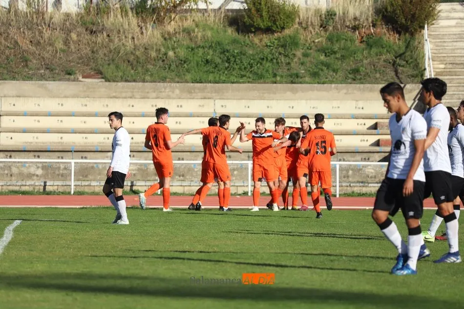 Foto 4 - Un gol de Ibra Keita rescata un punto de oro para el filial del Salamanca UDS ante una s&oacute;lida...