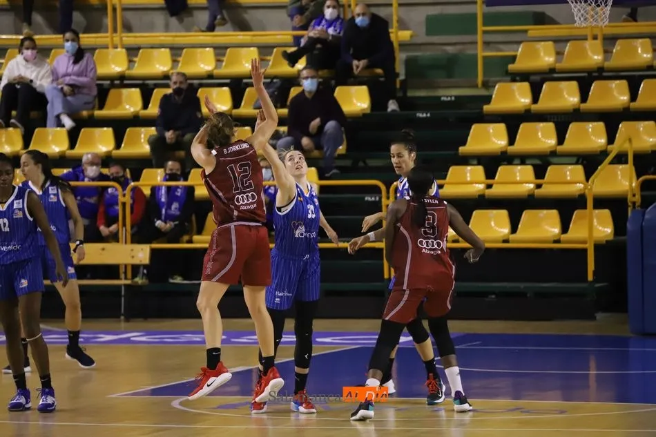 Foto 7 - El Perfumer&iacute;as Avenida se exprime al m&aacute;ximo para tumbar al Gernika (72-64)