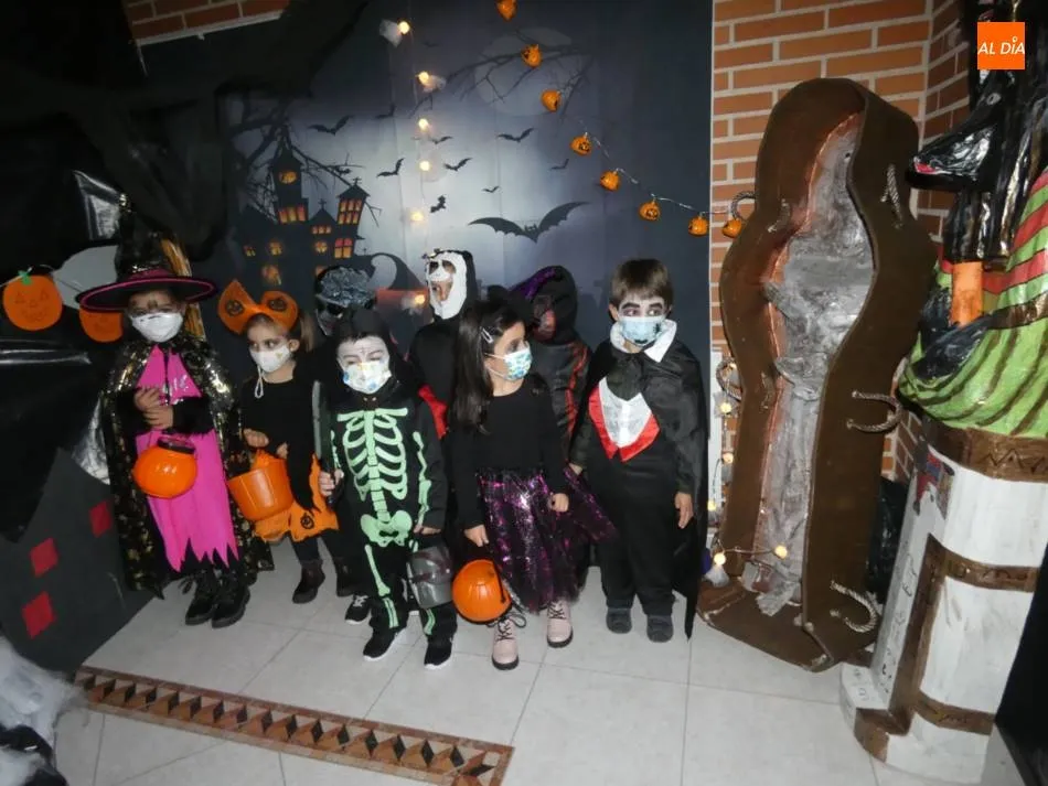 Escolares de Villoria disfrutan de un Halloween adaptado a la situación  