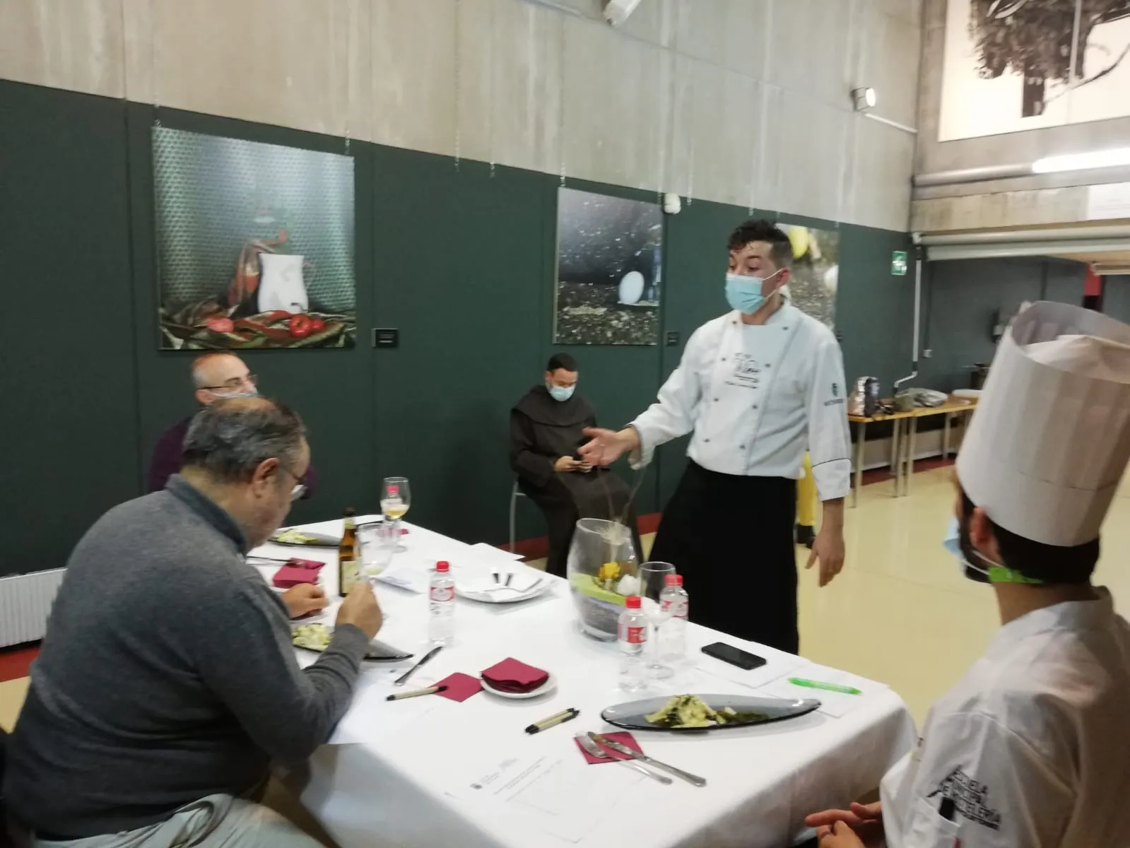 Foto 5 - Realizada la cata del I Concurso de Pinchos de Gastronom&iacute;a Carmelitana organizado por la...