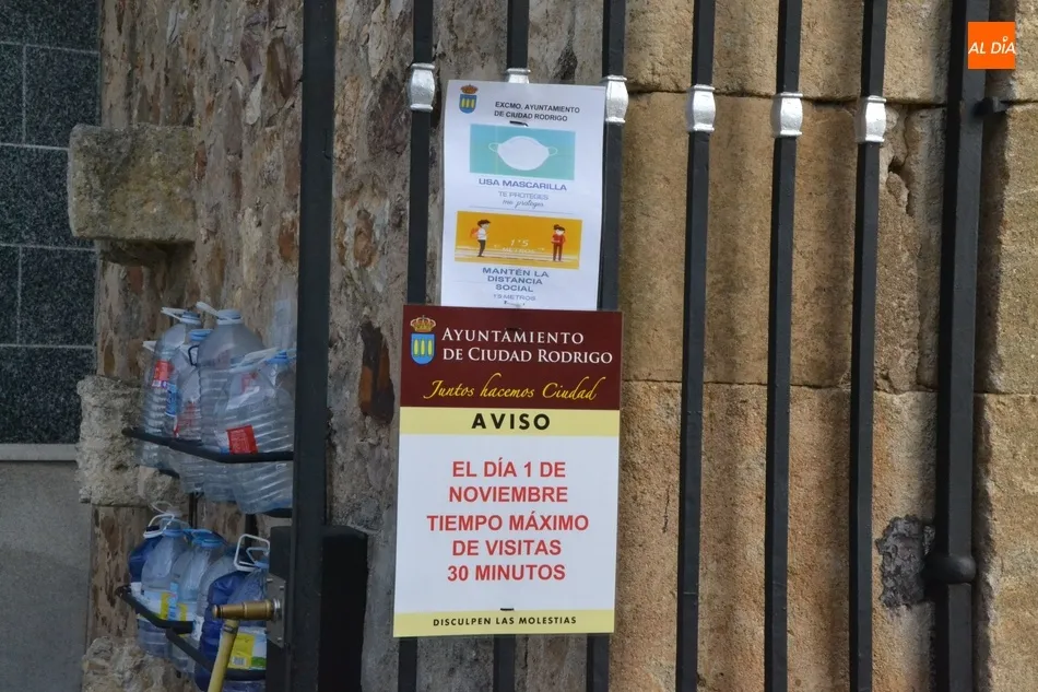 Foto 10 - At&iacute;pico D&iacute;a de Todos los Santos con una baja afluencia de mirobrigenses hasta el Cementerio  