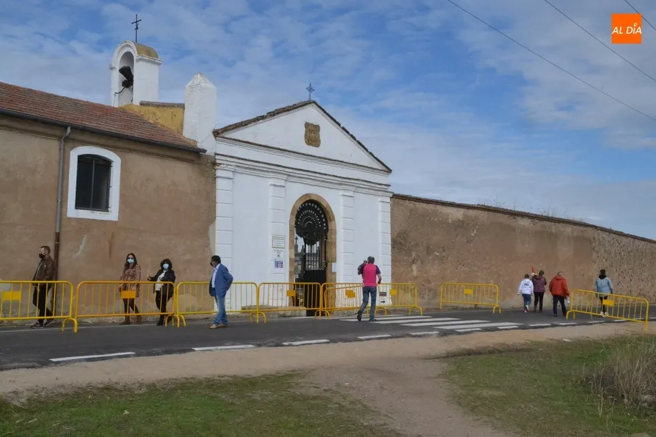 Foto 8 - At&iacute;pico D&iacute;a de Todos los Santos con una baja afluencia de mirobrigenses hasta el Cementerio  
