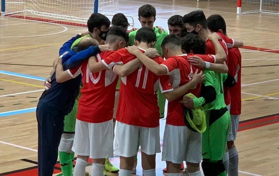 Foto 5 - Exitoso regreso a las pistas del III Juvenil con victoria ante el Segosala en el pen&uacute;ltimo minuto  