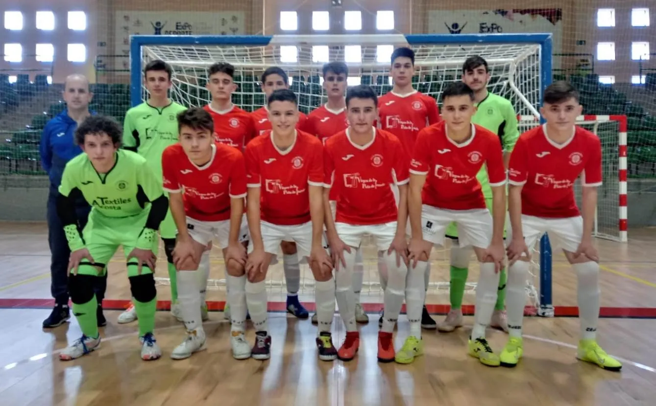 Foto 6 - Exitoso regreso a las pistas del III Juvenil con victoria ante el Segosala en el pen&uacute;ltimo minuto  