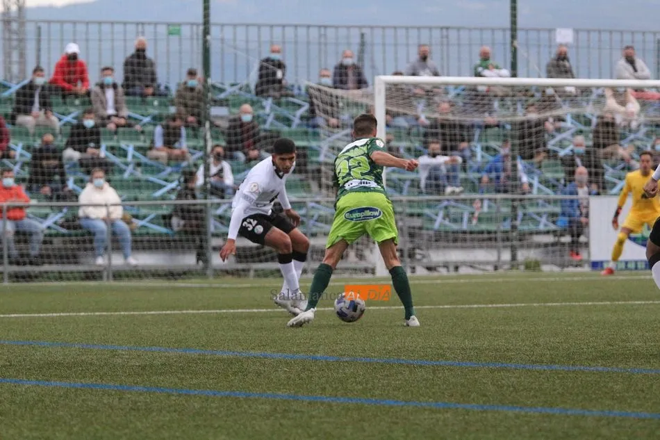 Foto 10 - Un plan B llamado Pino le basta al Guijuelo para llevarse el derbi ante un mal Salamanca UDS (2-0)