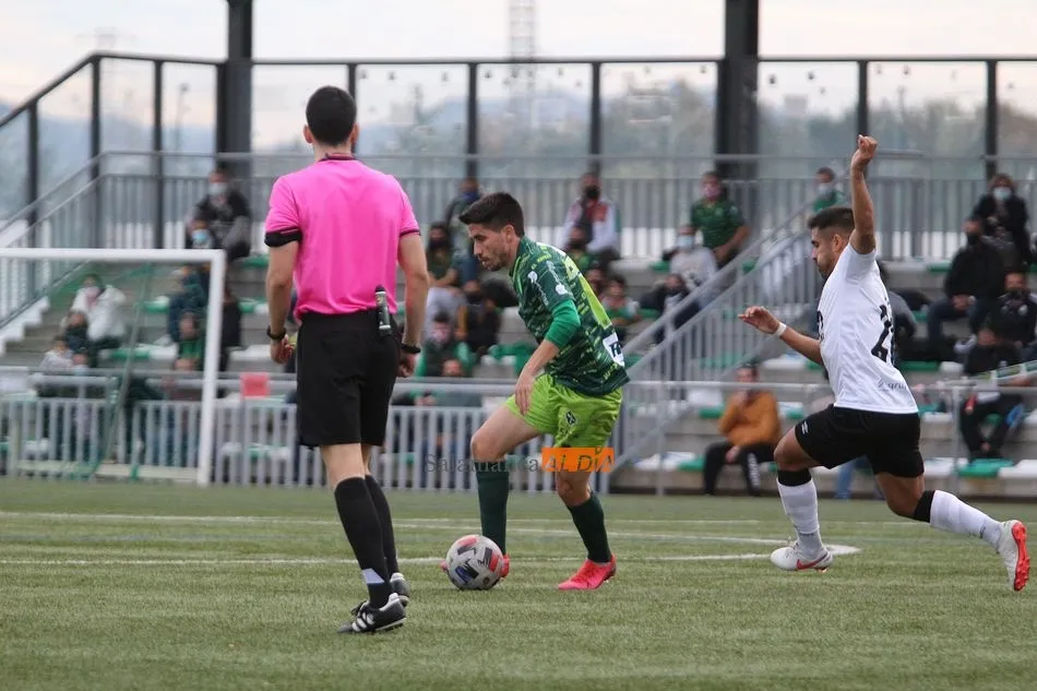 Foto 9 - Un plan B llamado Pino le basta al Guijuelo para llevarse el derbi ante un mal Salamanca UDS (2-0)