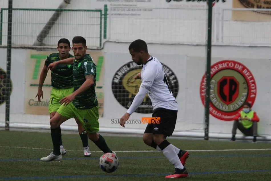 Foto 6 - Un plan B llamado Pino le basta al Guijuelo para llevarse el derbi ante un mal Salamanca UDS (2-0)