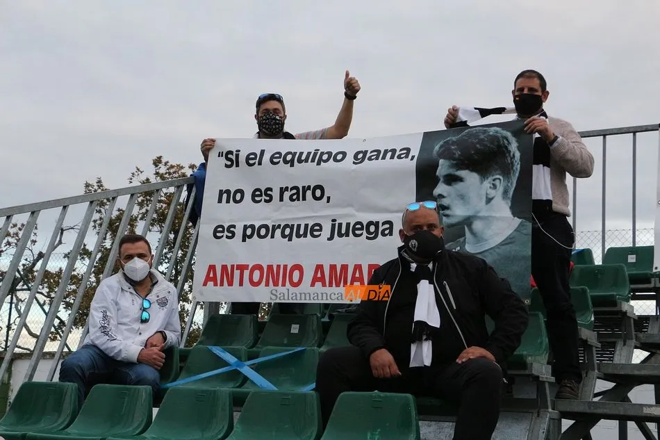 La pandemia reduce el público en el Municipal Luis Ramos a la mínima expresión / Kiko Robles