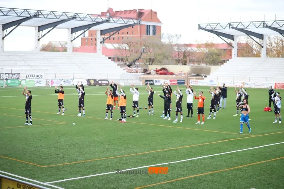 Foto 3 - Al D&eacute;por le basta con un minuto para ganar a Unionistas (0-1)