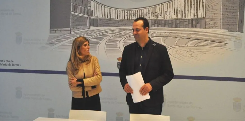 La concejal de Economía, Chabela de la Torre, y el alcalde, David Mingo - Ayto. Santa Marta