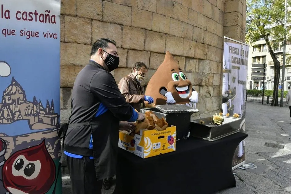 Foto 4 - La temporada de casta&ntilde;as asadas da comienzo en las calles de Salamanca