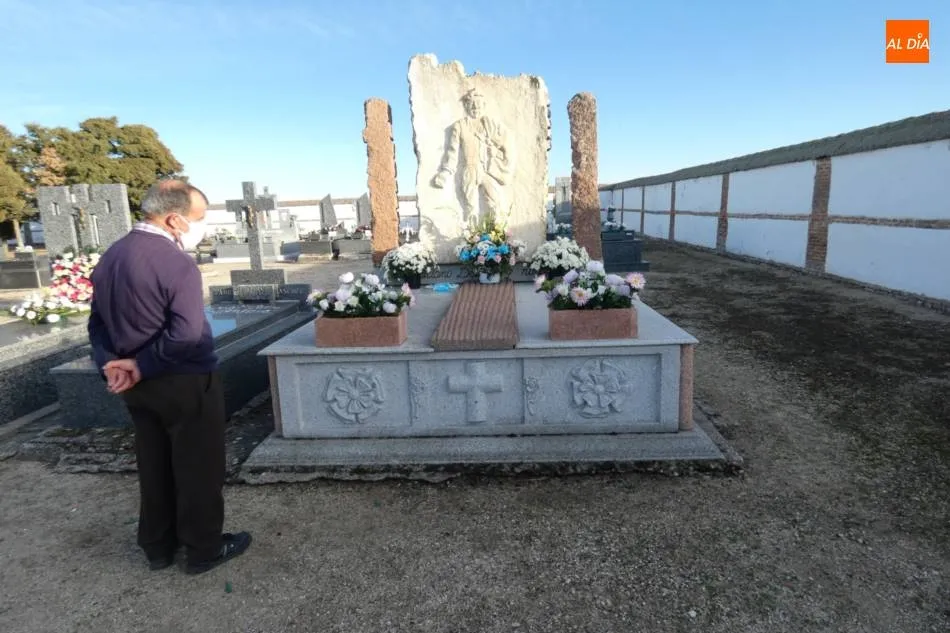 Foto 7 - Oraciones en solitario en el d&iacute;a de todos los fieles difuntos  