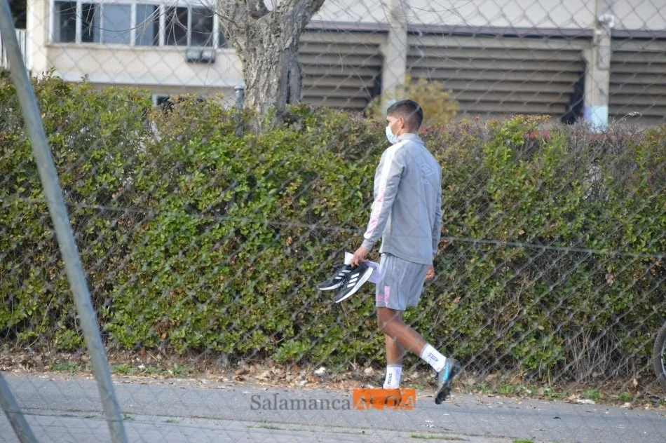 Foto 8 - Amaro queda KO y al borde de las l&aacute;grimas en el entrenamiento: "Me he roto, me he roto"