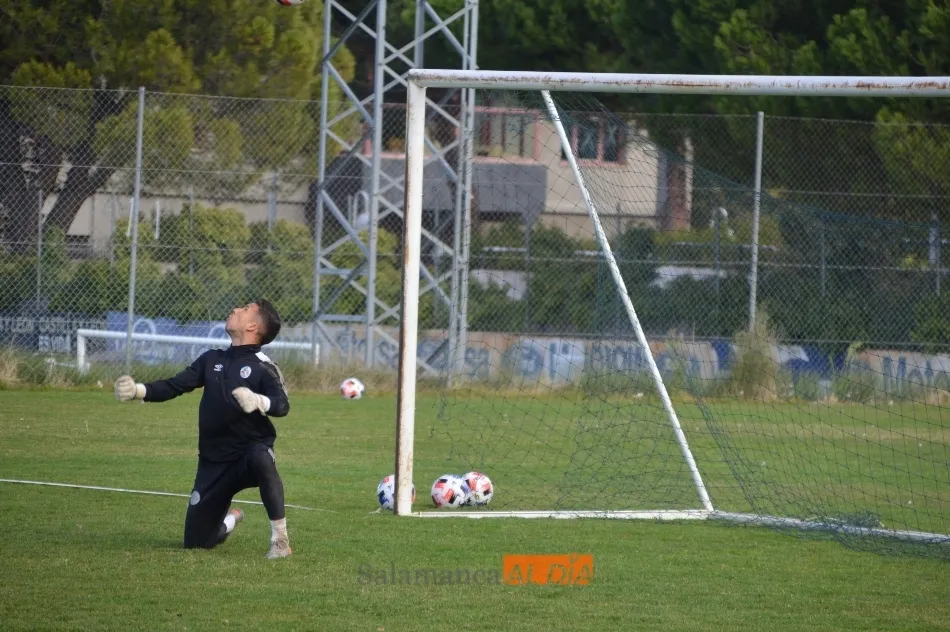 Foto 7 - Amaro queda KO y al borde de las l&aacute;grimas en el entrenamiento: "Me he roto, me he roto"