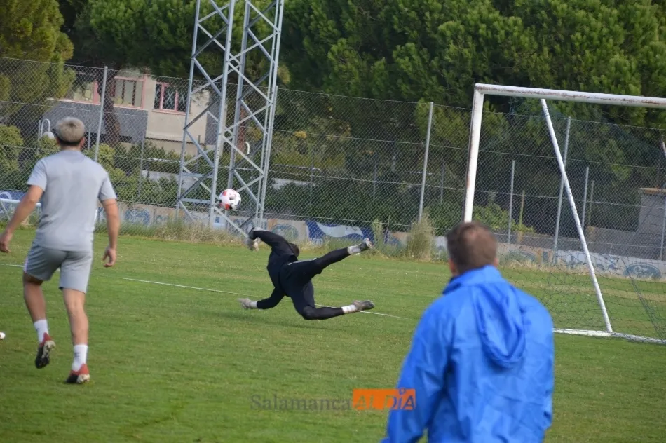 Foto 6 - Amaro queda KO y al borde de las l&aacute;grimas en el entrenamiento: "Me he roto, me he roto"
