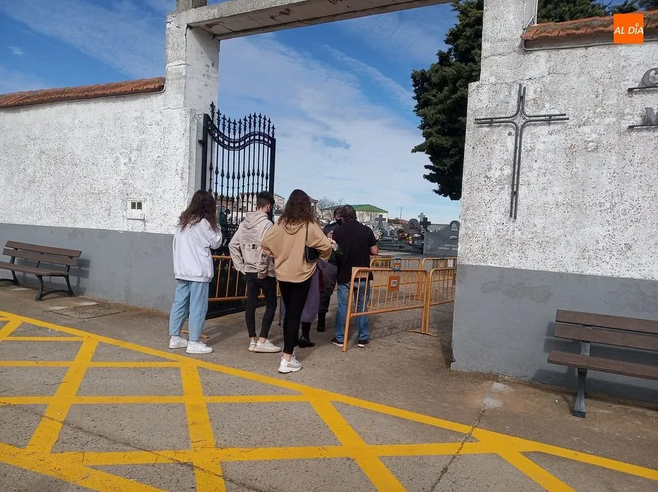 Foto 3 - Guijuelo vive un tranquilo d&iacute;a de Todos los Santos