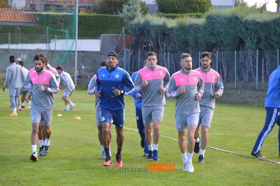 Los titulares en el Municipal trotan por el Anexo de la mano de Memo Calvillo