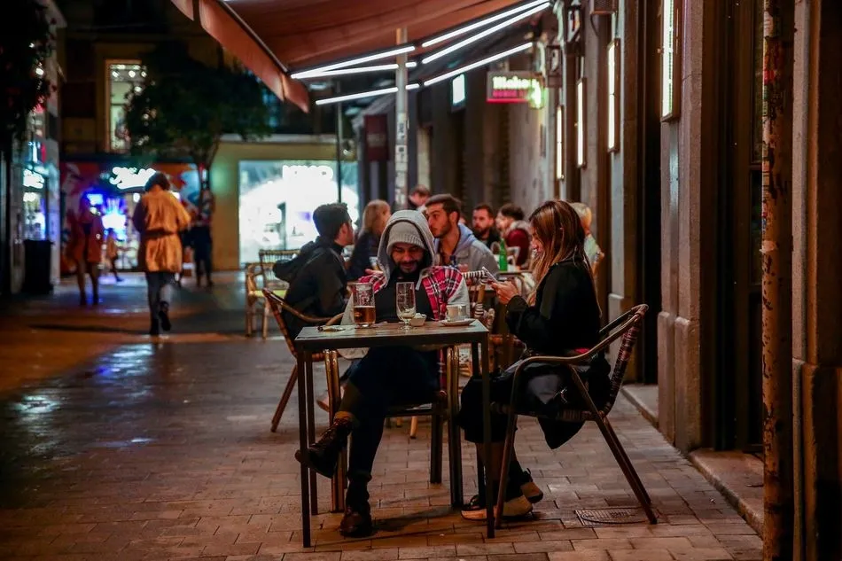 Ambiente en una terraza de un establecimiento de Chueca. Foto: EP