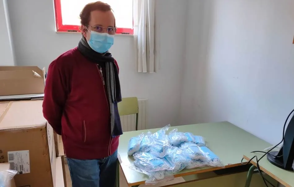 El reparto se ha llevado a cabo personal del Área de Salud y de los propios centros