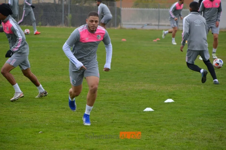 Foto 11 - Puma Ch&aacute;vez y Mon&aacute;rrez se reincorporan a los entrenamientos del Salamanca UDS; Amaro y Nacho...