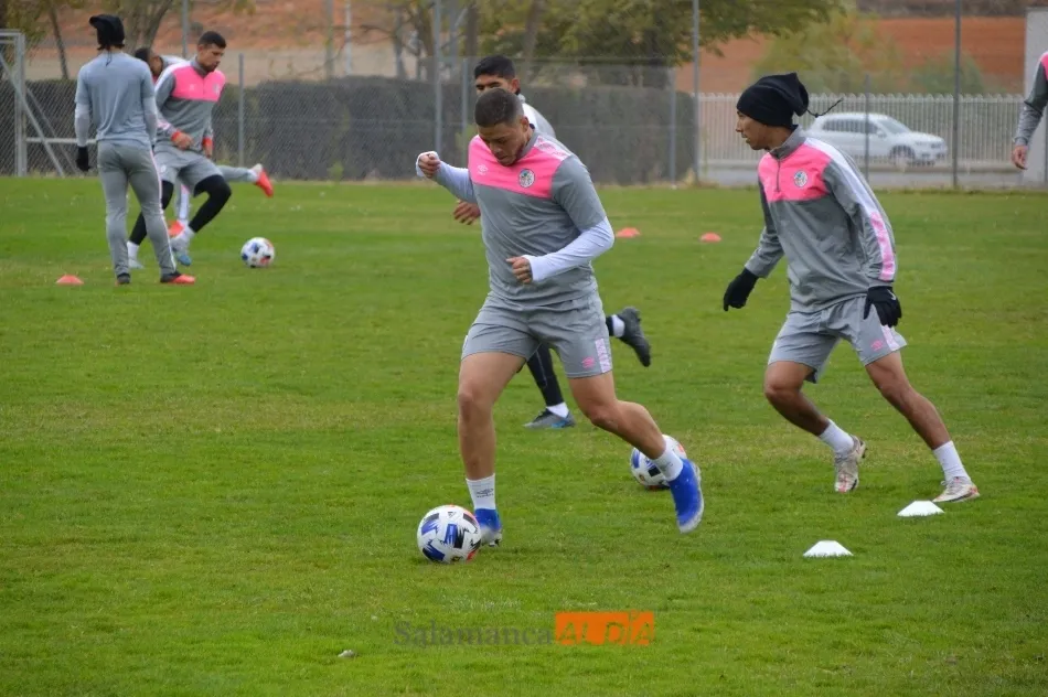 Foto 7 - Puma Ch&aacute;vez y Mon&aacute;rrez se reincorporan a los entrenamientos del Salamanca UDS; Amaro y Nacho...
