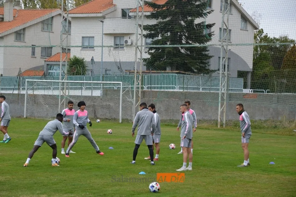 Foto 3 - Puma Ch&aacute;vez y Mon&aacute;rrez se reincorporan a los entrenamientos del Salamanca UDS; Amaro y Nacho...