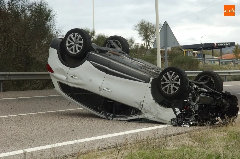 Así quedó el vehículo sobre la calzada | Fotos Adrián M. Pastor