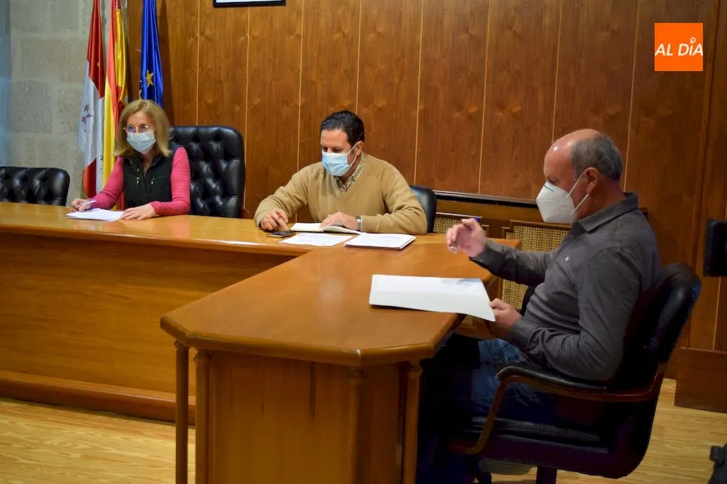 Foto 5 - El Ayuntamiento de Alba de Tormes aprueba la solicitud de un cr&eacute;dito de 200.000 euros a la Caja...