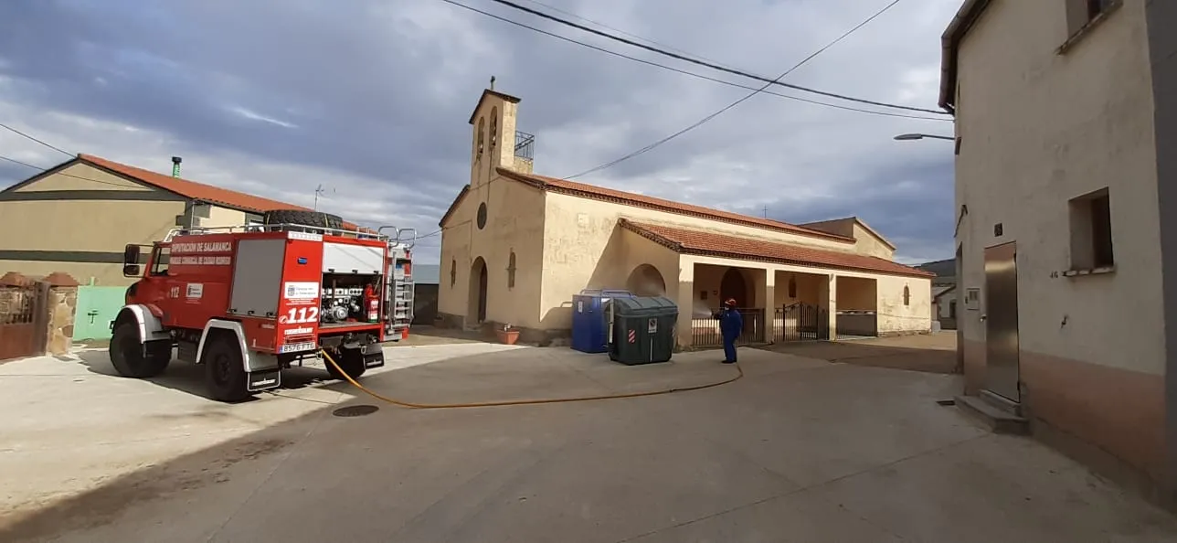 Foto 11 - Los Bomberos llevan a cabo labores de desinfecci&oacute;n en Serradilla del Arroyo y Guadapero  